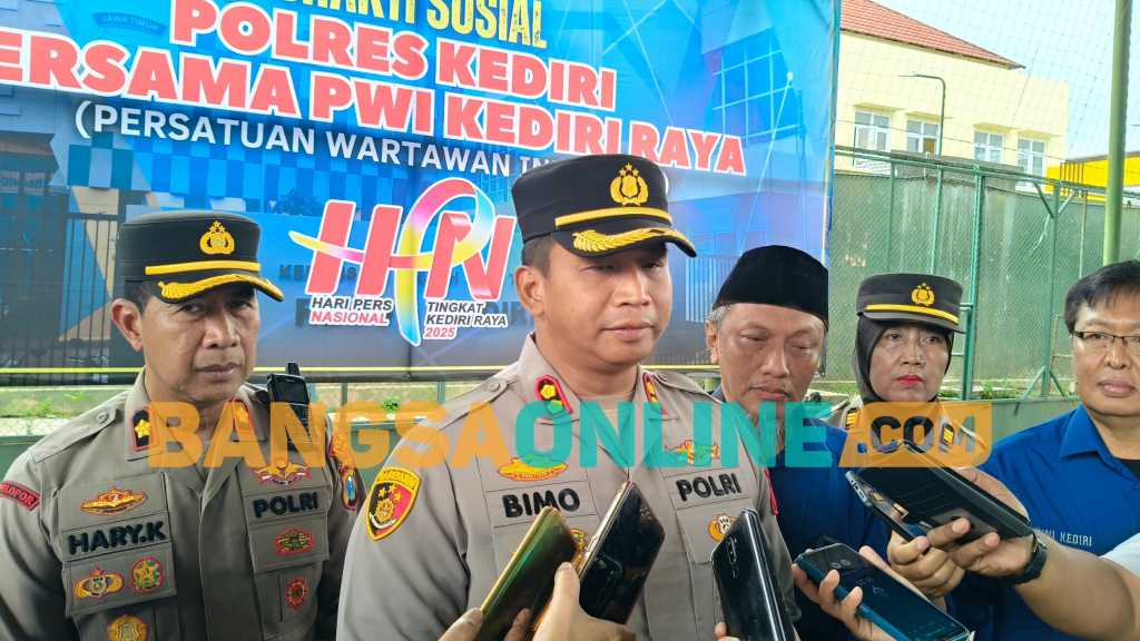 Kapolres Kediri AKBP Bimo Arianto saat memberi keterangan kepada wartawan.Foto: Muji Harjita/BANGSAONLINE