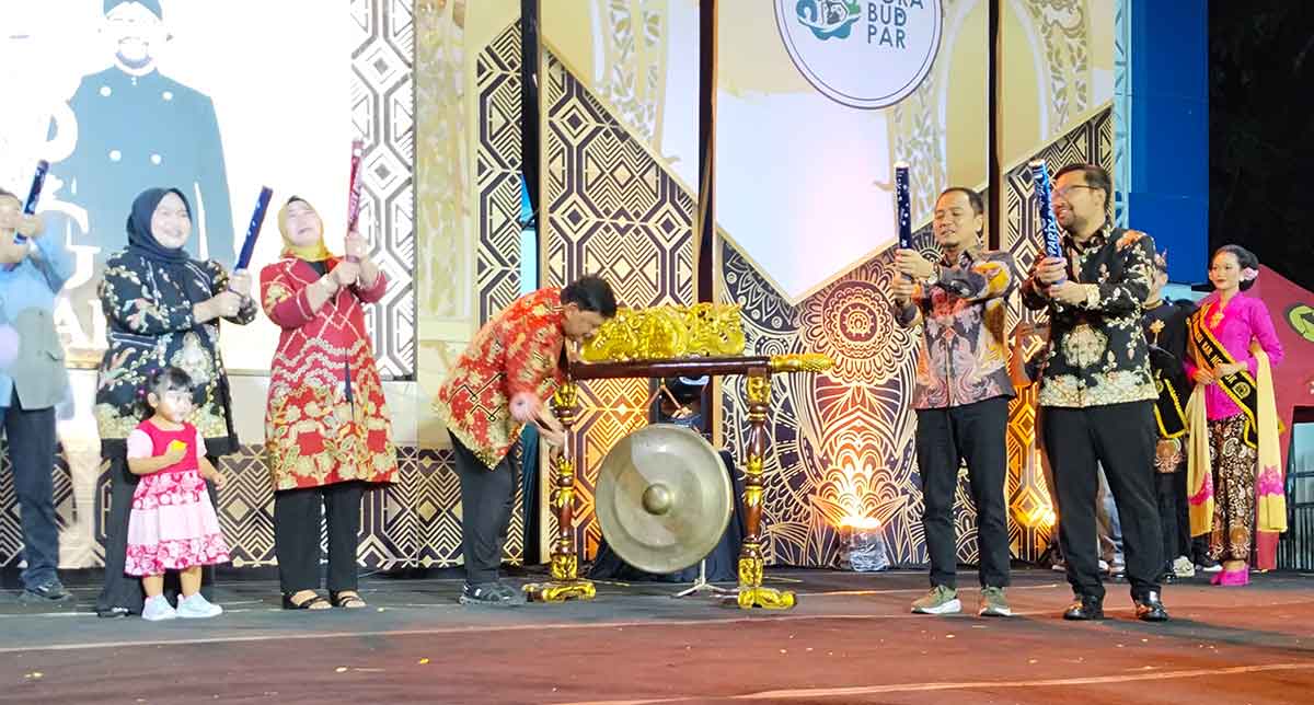 Pembukaan Sparkling Nganjuk Carnival 2025.