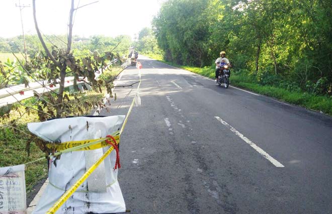 Inilah lokasi plengsengan yang ambrol itu.