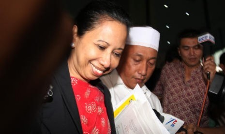 Mantan Menperindag Rini Mariani Soemarno Soewandi usai diperiksa penyidik Komisi Pemberantasan Korupsi (KPK), Jakarta, Selasa (25/6/2013) dalam kasus BLBI