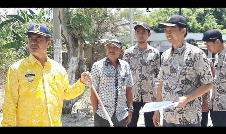 Wabup Hari Wuryanto saat sidak proyek milik Pemkab Madiun.