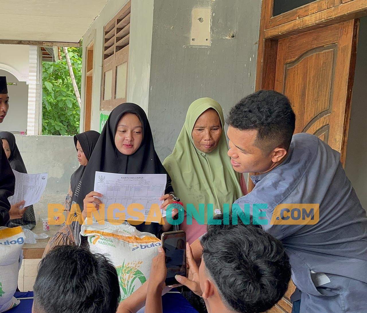 529 KPM di Desa Kedungdung Sampang Terima Bantuan Beras dari Bapanas