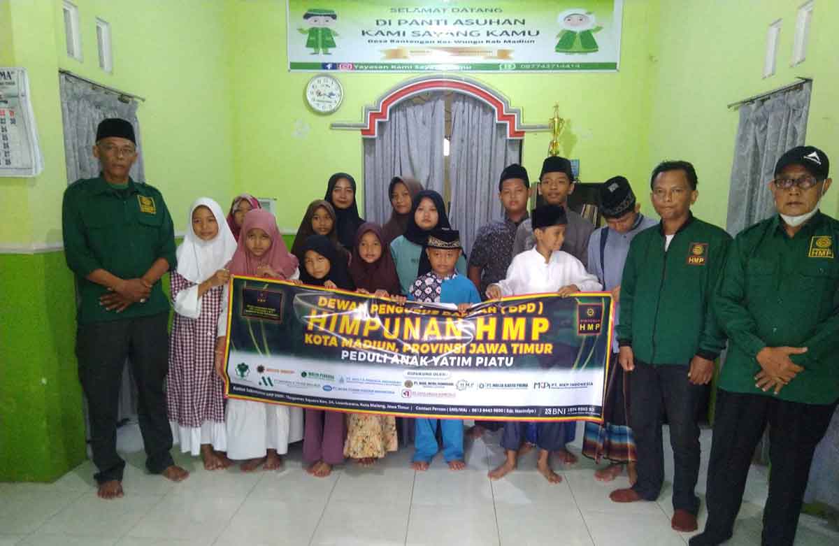 Penyaluran bantuan yang dilakukan HMP Kota Madiun ke Panti Asuhan Kami Sayang Kamu di Desa Bantengan, Kecamatan Wungu, Kabupaten Madiun.