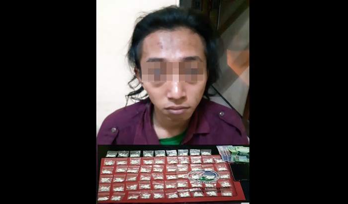 Tersangka saat dimintai keyerangan penyidik.