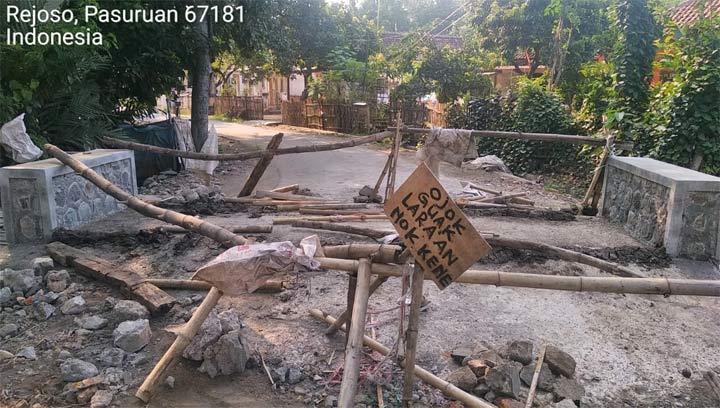 Salah satu proyek pembangunan jembatan yang menggunakan dana desa.