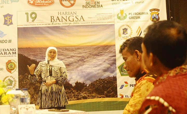 Hj. Dra. Khofifah Indar Parawansa, M.Si,  Gubernur Jawa Timur saat menghadiri tasyakuran HARIAN BANGSA. foto: DIDI ROSADI/ BANGSAONLINE 
