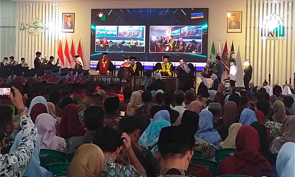 Wisuda IIKNU Tuban sekaligus launching Magister Prodi Kesehatan Masyarakat.