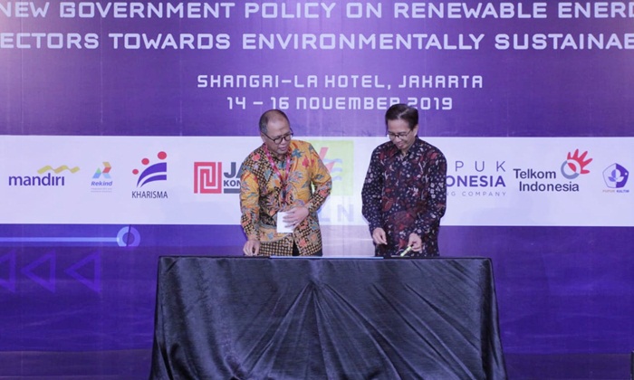 Penandatangan bantuan ruang training center pusat pelatihan dan sertifikasi gedung ITS. foto: ist