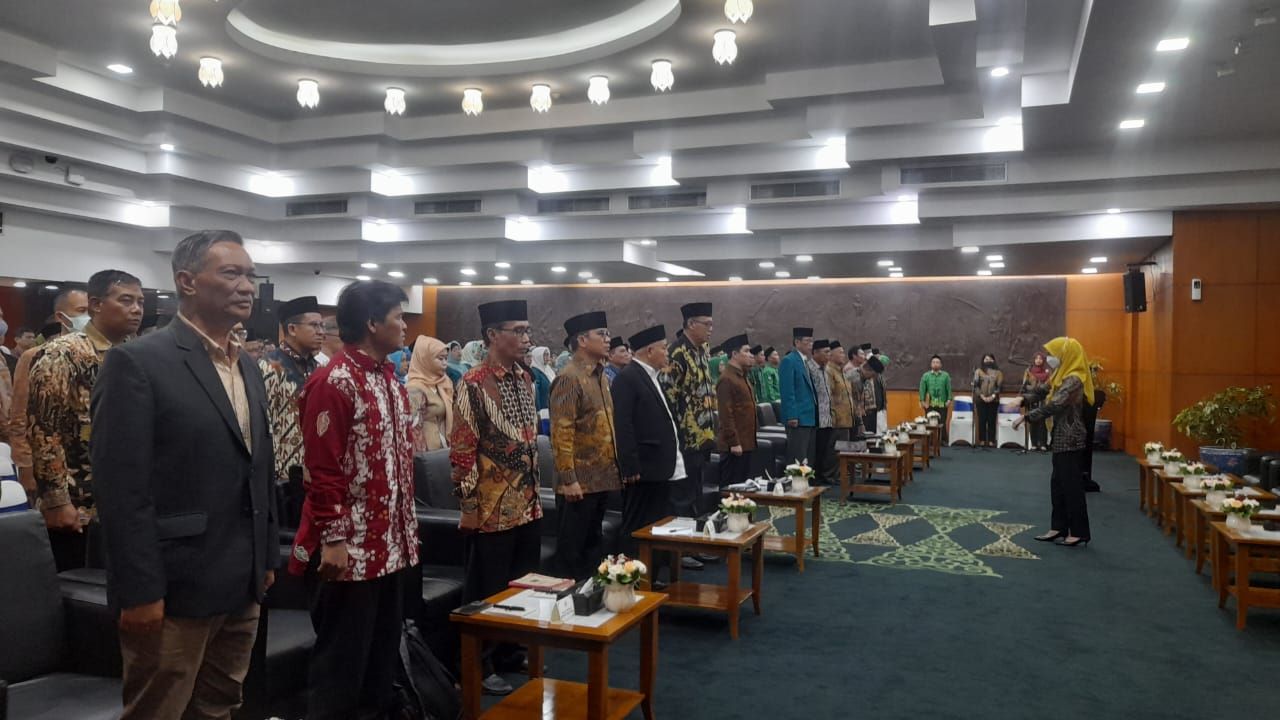 Para tokoh nasional dan peserta Seminar Nasional Pengusungan KH Abdul Chalim sebagai Pahlawan Nasional di Ruang Delegasi, Gedung Nusantara IV, Komplek Parlemen, Senayan Jakarta, Selasa (18/4/2023). Foto: BANGSAONLINE