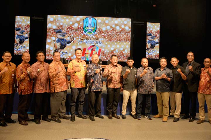 Sekdaprov Jatim foto bersama usai Dialog Publik HPN di TVRI Jatim.