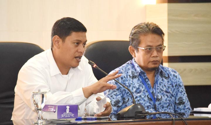 Wali Kota Kediri Abdullah Abu Bakar saat membuka Sosialisasi RPJMD, Musrenbang tahun 2020 serta Sosialisasi Sensus Penduduk oleh BPS Kota Kediri di Ruang Joyoboyo Balai Kota Kediri, Senin (17/2). (foto: ist)