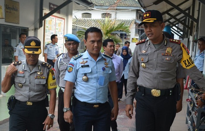 Kapolres Pasuruan serta Kepala Rutan Bangil Kabupaten Pasuruan saat melakukan pemantauan bersama.