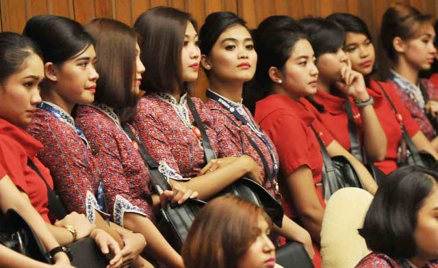 Sejumlah pramugari Lion Air mengikuti rapat dengar pendapat Komisi V DPR RI di Gedung DPR RI, Jakarta, Selasa (24/5). foto: merdeka.com