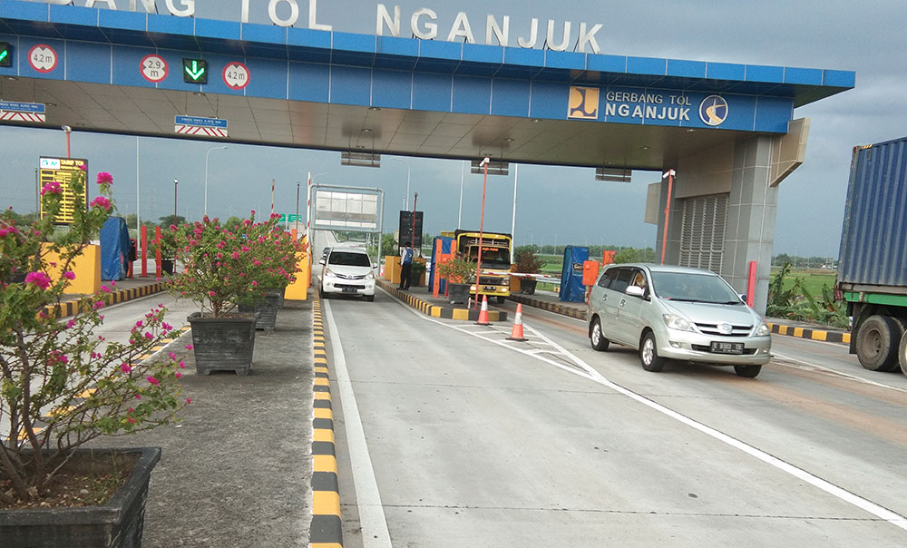 Kondisi Exit Tol Nganjuk pada H-8 masih terlihat lengang. foto: BAMBANG/ BANGSAONLINE