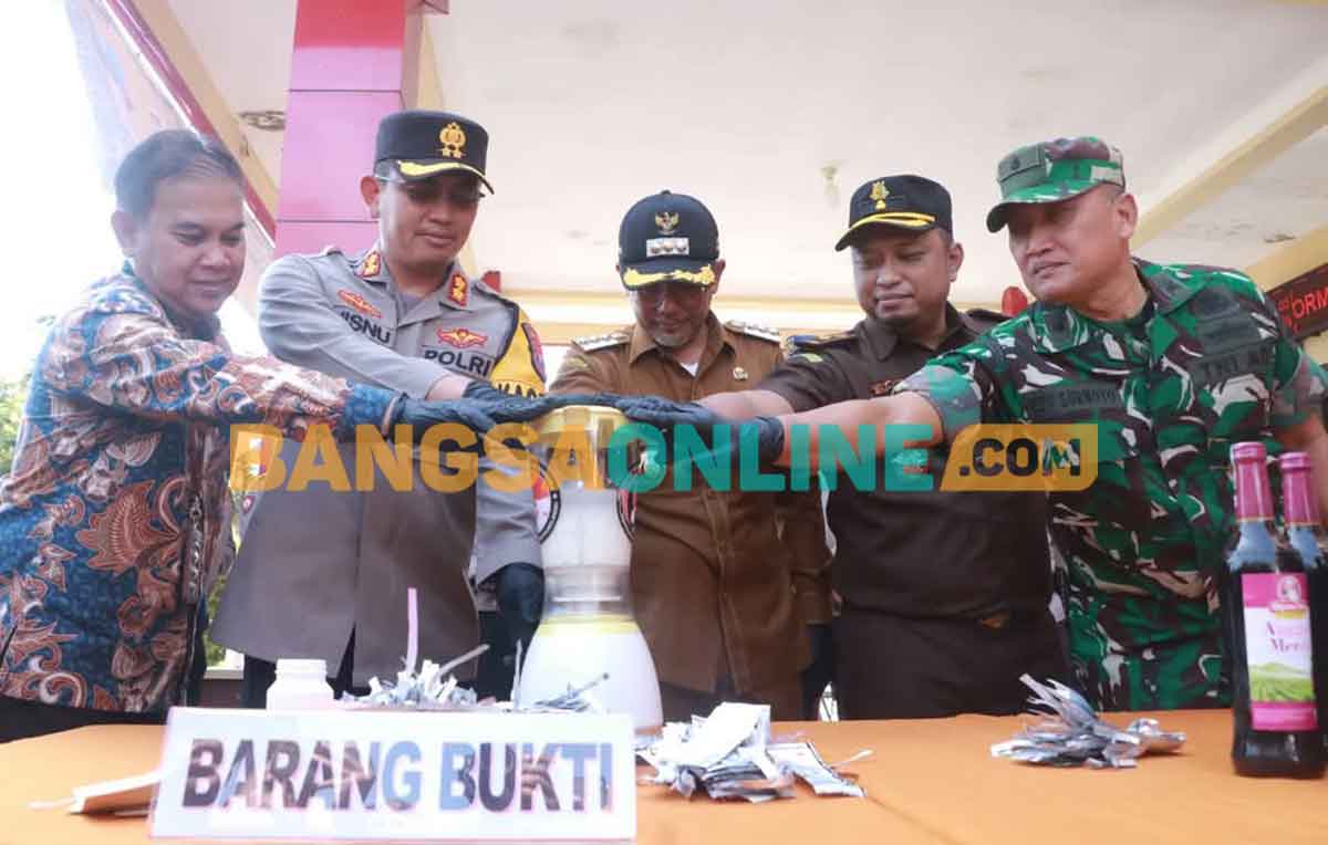 Polres Probolinggo Musnahkan Barang Bukti Hasil Operasi Pekat Semeru 2025