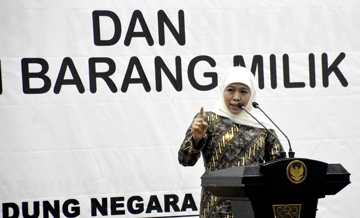 Gubernur Jawa Khofifah Indar Parawansa, dalam rapat koordinasi optimalisasi pendapatan daerah dan penertiban barang milik daerah.