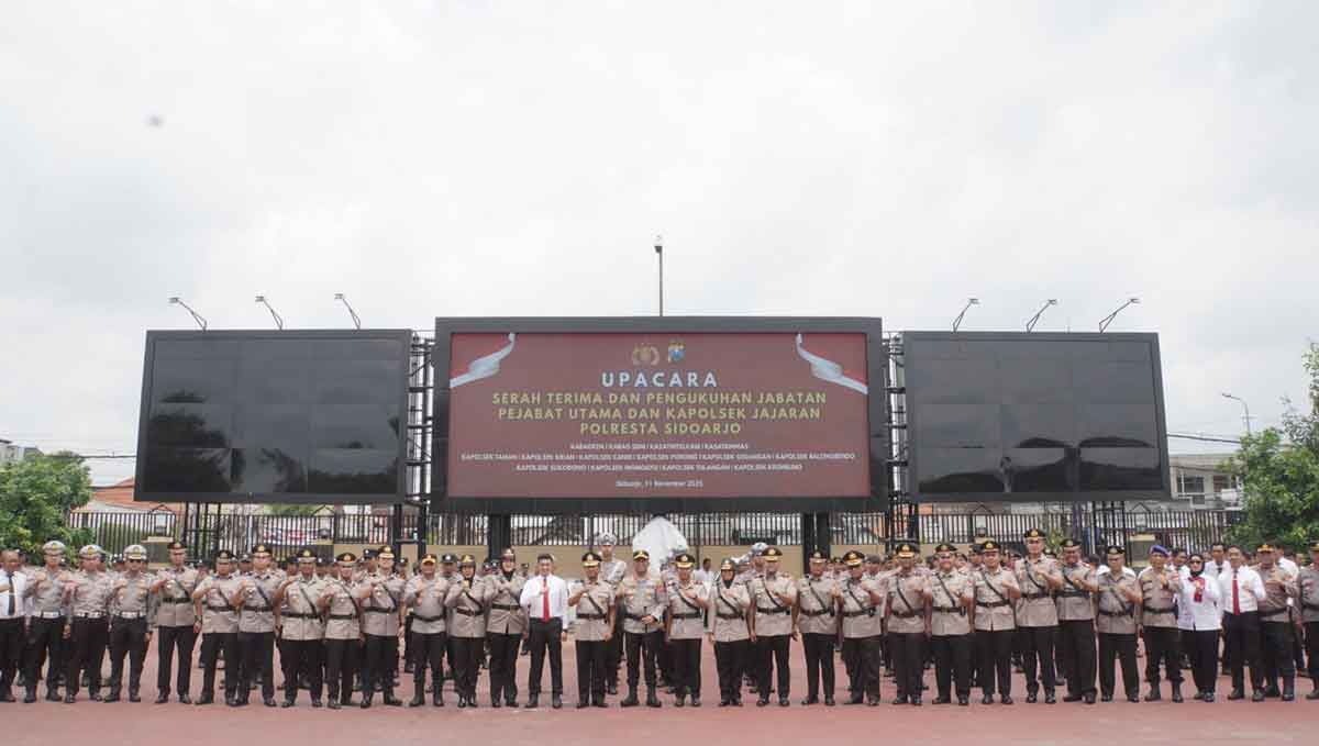 Upacara Sertijab atau serah terima jabatan yang berlangsung di Mapolresta Sidoarjo.