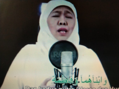 Gubernur Jawa Timur Khofifah Indar Parawansa sangat ekspresif dan syahdu saat melantunkan Li khomsatun, doa ijazah Hadratussyaikh KHM Hasyim Asy