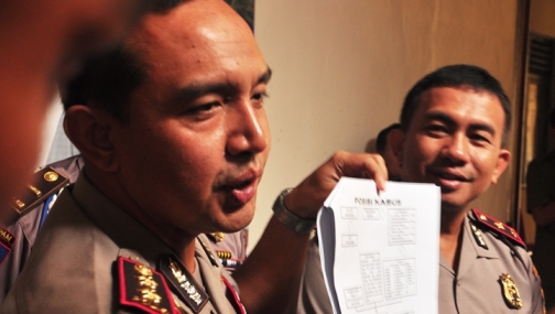 KETERANGAN - Kapolres Kediri Kota AKBP Budhi Herdi Susianto memberikan penjelasan soal penanganan kasus dugaan korupsi Jasmas DPRD Kota Kediri 2009-2014. foto : arif kurniawan/BangsaOnline

