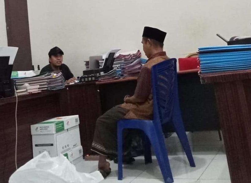 Pelaku saat dimintai keterangan di Mapolres Sampang (dok. RRI)