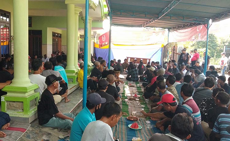 Suasana pertemuan Cabup Ponorogo Sugiri Sancoko, dengan warga Desa Nglurup, Kecamatan Sampung.