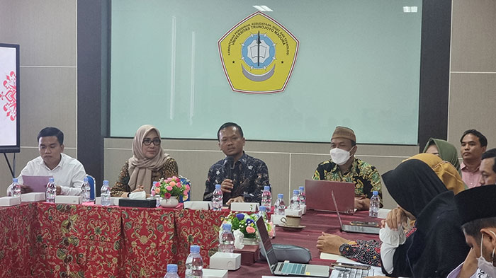 Dekan Fakultas Hukum Universitas Trunojoyo Madura, Safi, saat memberi pemaparan soal Asosiasi Penyelenggara Pendidikan Hukum Syariah.