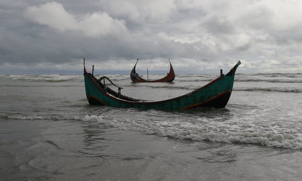 Perahu yang digunakan pengungsi. foto: theguardian