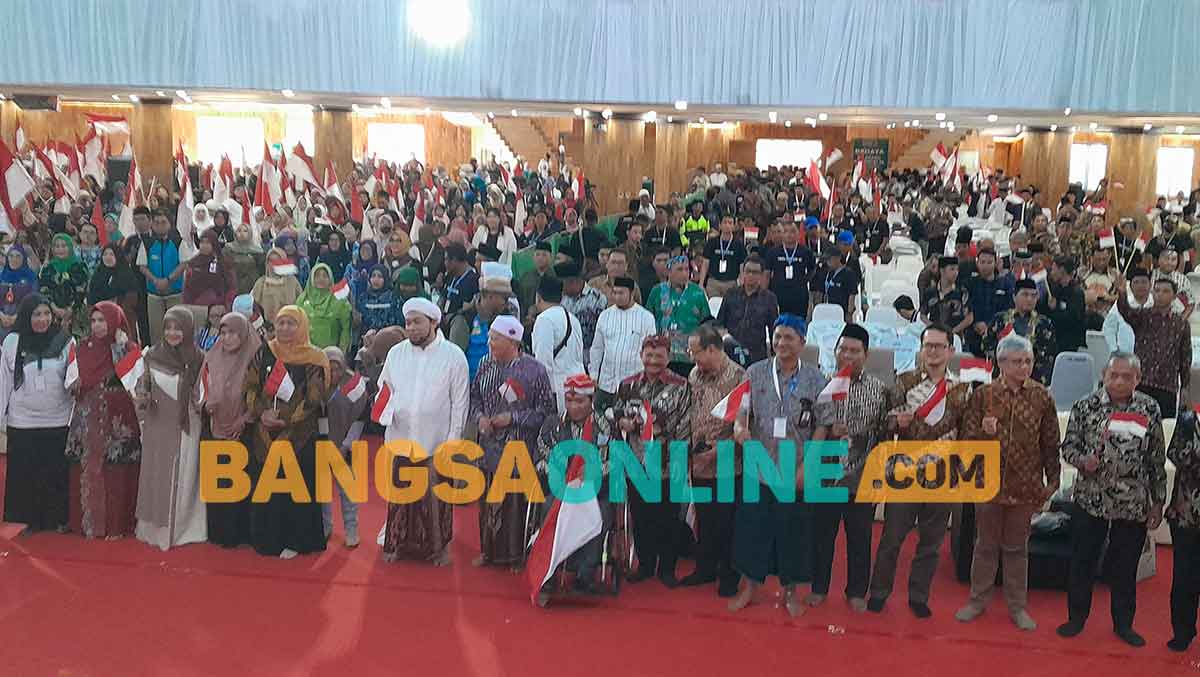 Bupati Situbondo, Karna Suswandi, saat menghadiri Temu Inklusi Nasional ke-5 yang berlangsung di Pondok Pesantren Salafiyah Syafiiyah. Foto: SYAIFUL BAHRI/BANGSAONLINE