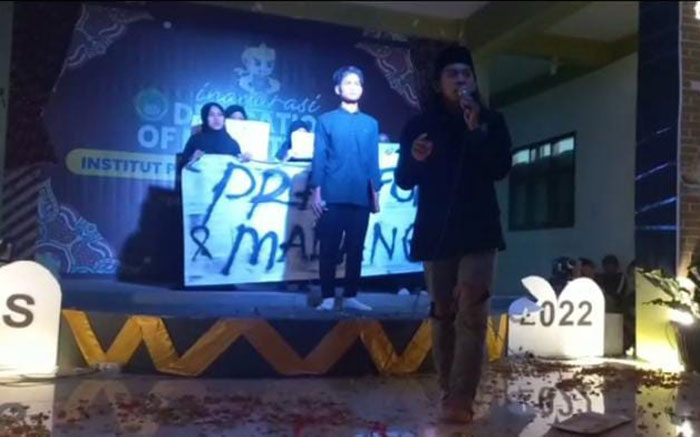 Aksi belasungkawa atas tragedi Kanjuruhan Malang yang dilakukan mahasiswa dari IKHAC Mojokerto.