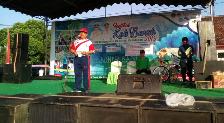 Bupati Blitar Rijanto saat memberikan sambutan dalam acara peringatan Hari Air se-Dunia dan Hari Bumi.