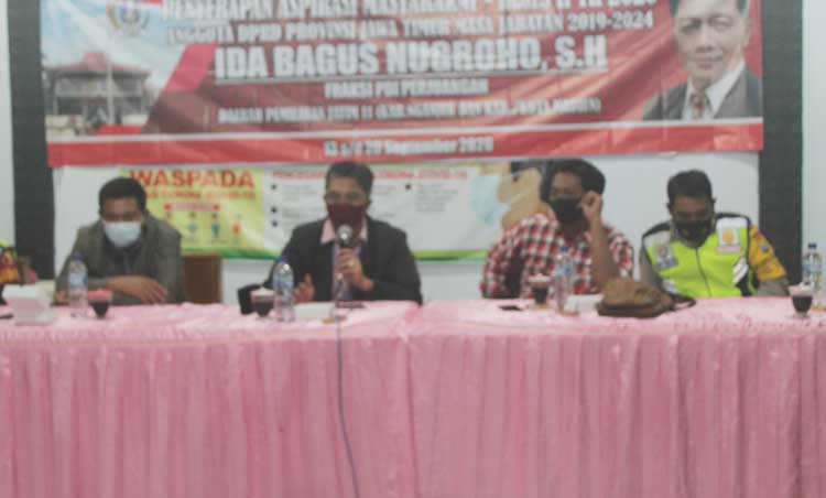 Anggota Komisi E DPRD Provinsi Ida Bagus Nugroho, didampingi Ketua Komisi III DPRD Nganjuk Marianto saat reses di Desa Wengkal, Kecamatan Rejoso, Nganjuk.