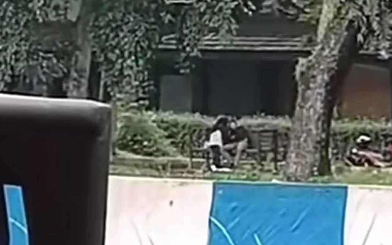 Tangkapan layar rekaman kamera pasangan sejoli mesum di kawasan Universitas Jember.