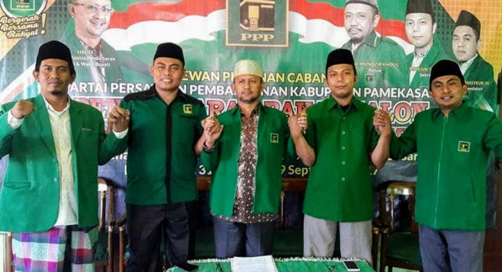 Halili Yasin (tengah), Ketua DPC PPP Kabupaten Pamekasan.
