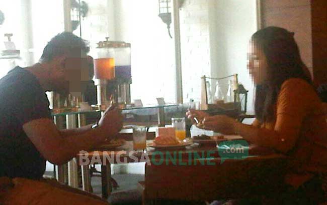 AKP AWS terekam kamera saat makan siang bersama wanita diduga selingkuhannya. foto: BANGSAONLINE