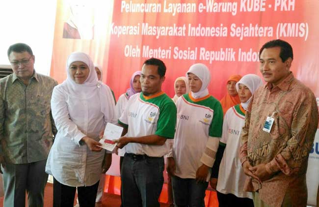 Mensos Launching e-Warung Kube - PKH di Malang 