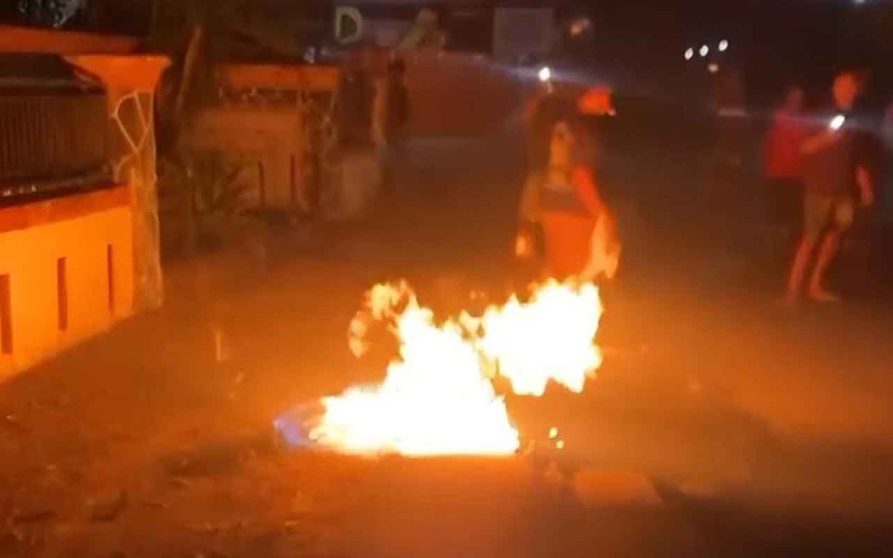 Motor pelaku curanmor yang dibakar warga Dusun Ngentak, Desa Sumberjo, Plandaan, Jombang. Foto: Ist.