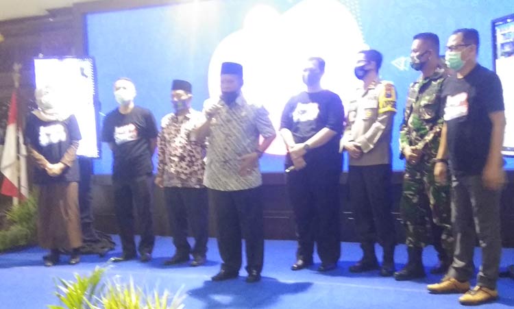 Bupati Fadeli saat sambutan launching Aplikasi Jago Sinau didampingi Kapolres AKBP Harun, Ketua DPRD Lamongan Abdul Ghofur, dan Kadindik Adi Suwito. 