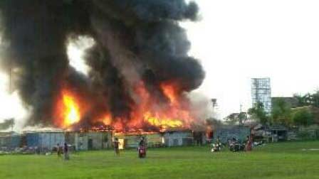 Pasar Sedangdang yang terbakar. foto: portalmadura