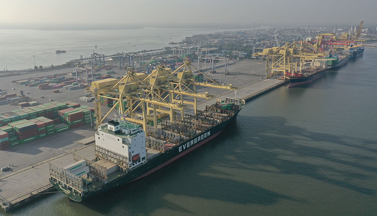 Kegiatan Operasional TPK Belawan, Medan.