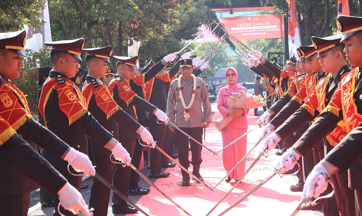 Pisah sambut Kapolda Jatim.