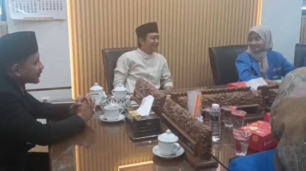 Audiensi pengurus Kopri Jatim dengan Ketua dan Sekretaris Fraksi NasDem DPRD Jawa Timur. Foto: M Didi Rosadi/BANGSAONLINE