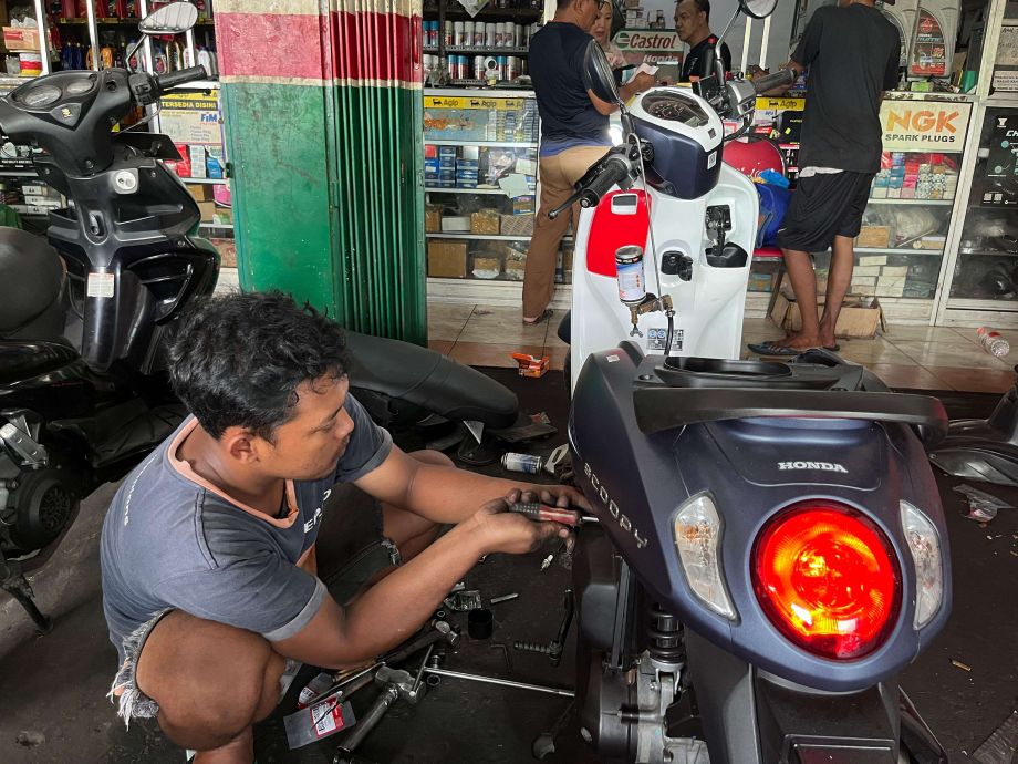 Budi Motor yang berlokasi di Jl. Hayam Wuruk Semanding Barat saat menangani motor dengan keluhan brebet usai isi Pertalite (dok. Ist)