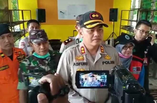 Kapolres Malang Kota AKBP Asfuri didampingi tim gabungan, ketika diwawancarai awak media di TPA Supit Urang Mulyorejo, Sukun, Kota Malang, Kamis (12/7).