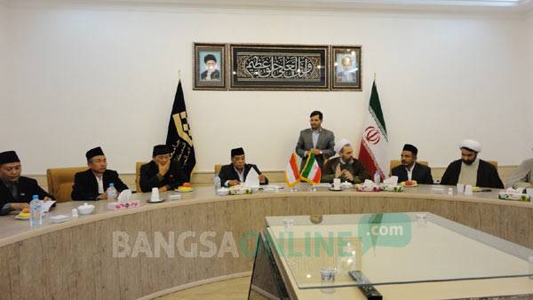 Inilah foto-foto KH Said Aqil Siradj bersama rombongan saat di Qom Iran bersama petinggi Universitas Al Musthafa Al-Alamiyah Qom Iran. foto: BANGSAONLINE