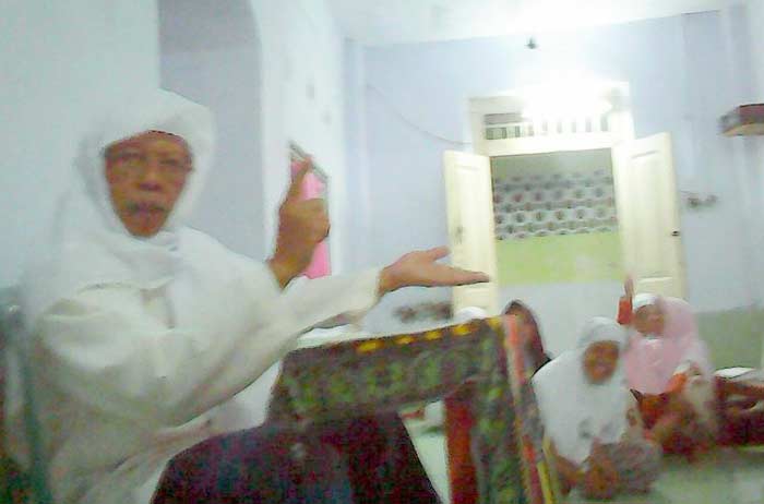 KH. Ahmad Dahlan Basuni, pengasuh Pondok Pesantren Miftahul Ulum.