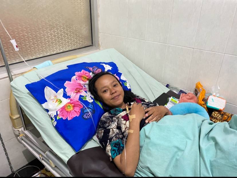 Novita setelah proses persalinan anaknya