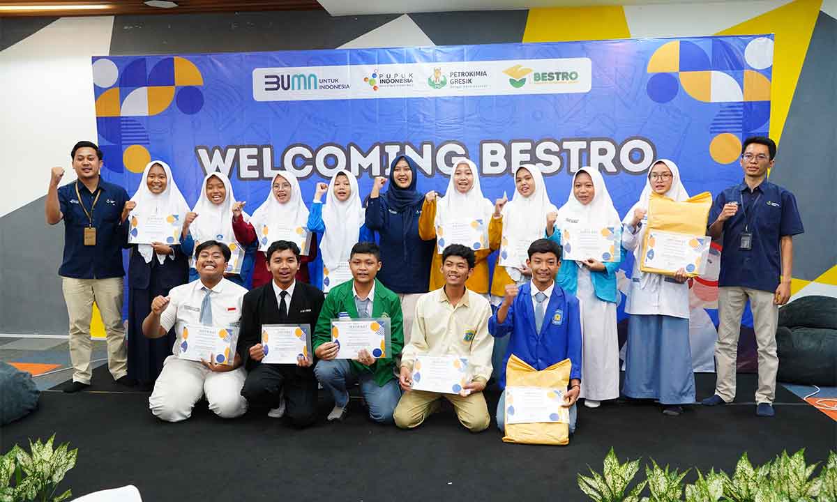 Insan Petrokimia Gresik bersama para penerima Bestro. Foto: Ist