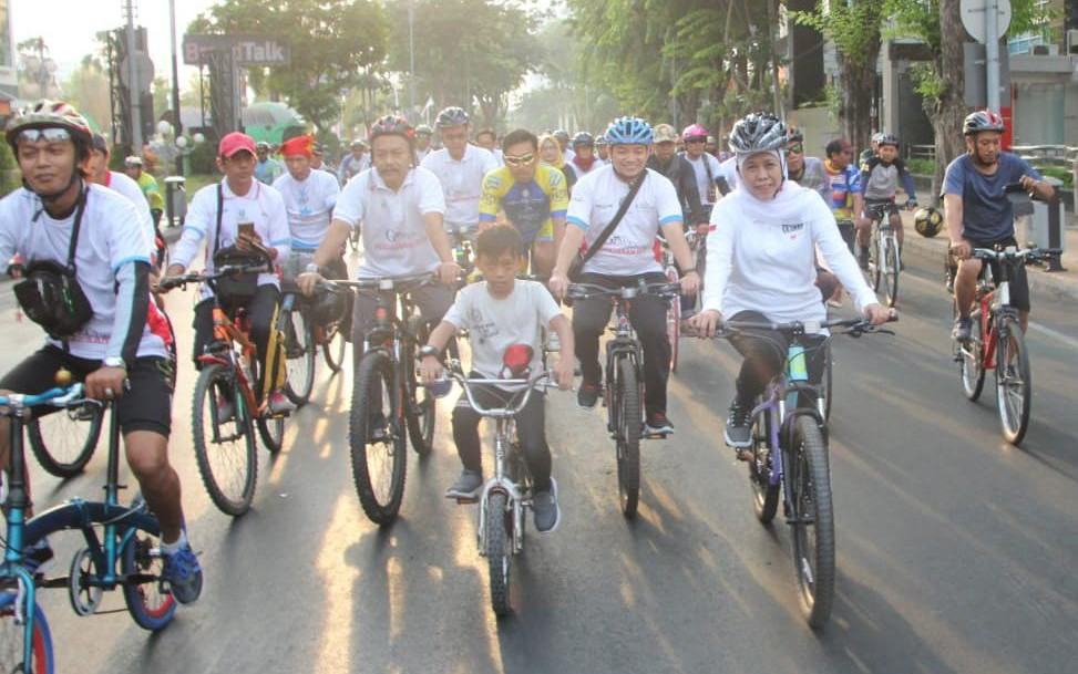 Gubernur Jawa Timur Khofifah Indar Parawansa didampingi M Mas