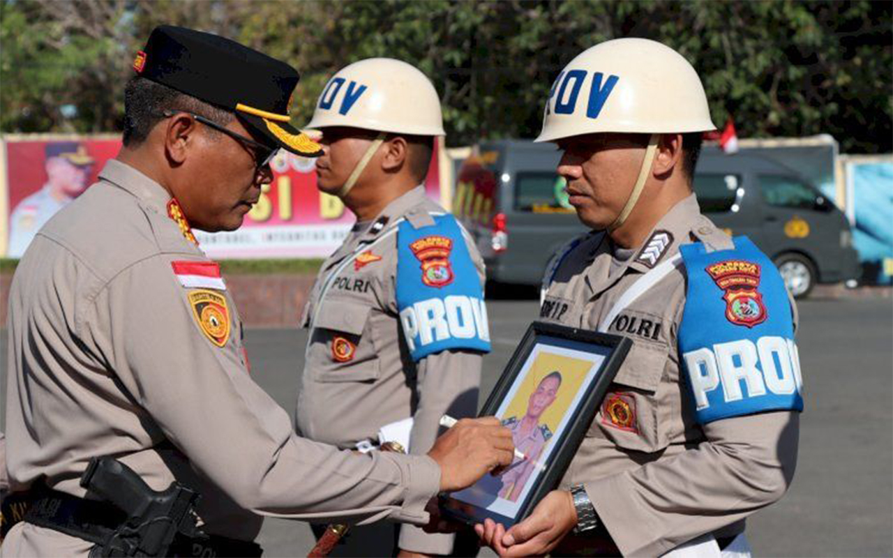 Upacara pemberhentian tidak dengan hormat (PTDH) terhadap Briptu Muhammad Risky, Foto: Dokumen Polresta Kupang