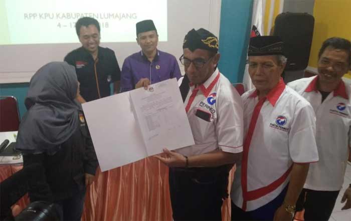 Perindo saat pendaftaran bacaleg di KPU Lumajang, Senin (16/07).